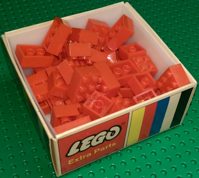 Assorted Basic Bricks - Red LEGO set (#051-1, 1966)