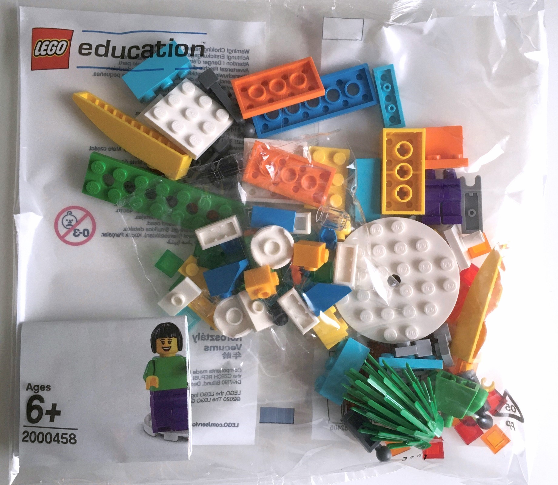 SPIKE Essential Introductory Set LEGO set (#2000458-1)