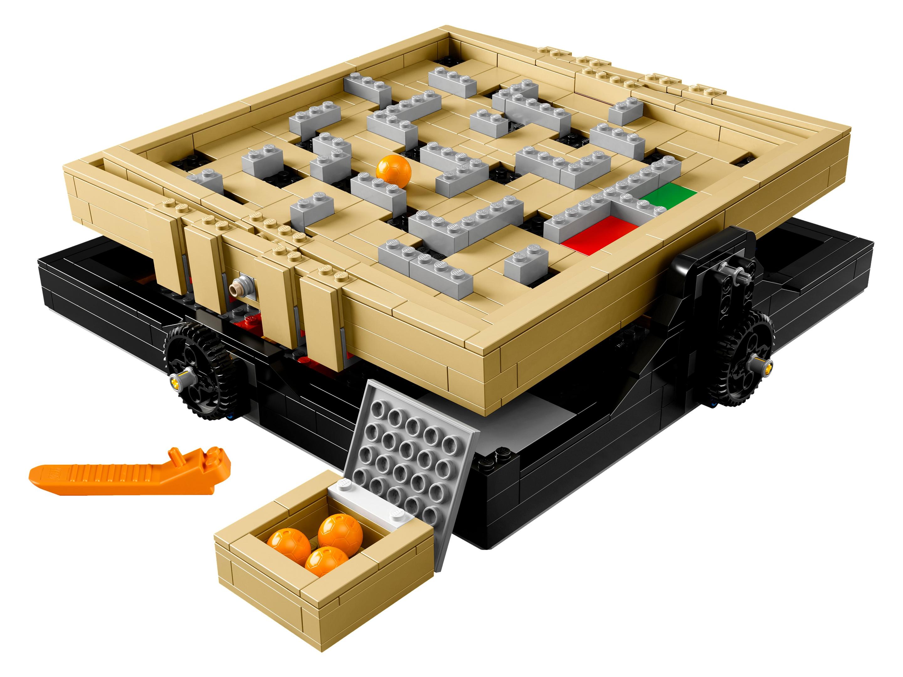 Maze LEGO set (#21305-1, 2016)