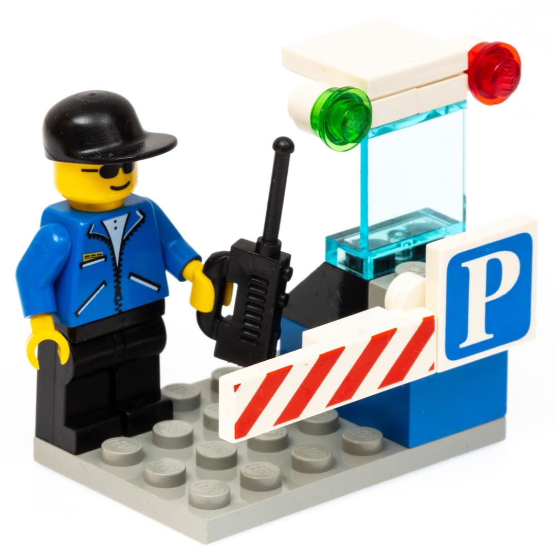 Parking Gate Attendant LEGO Classic Town set (#2881-1, 1997)