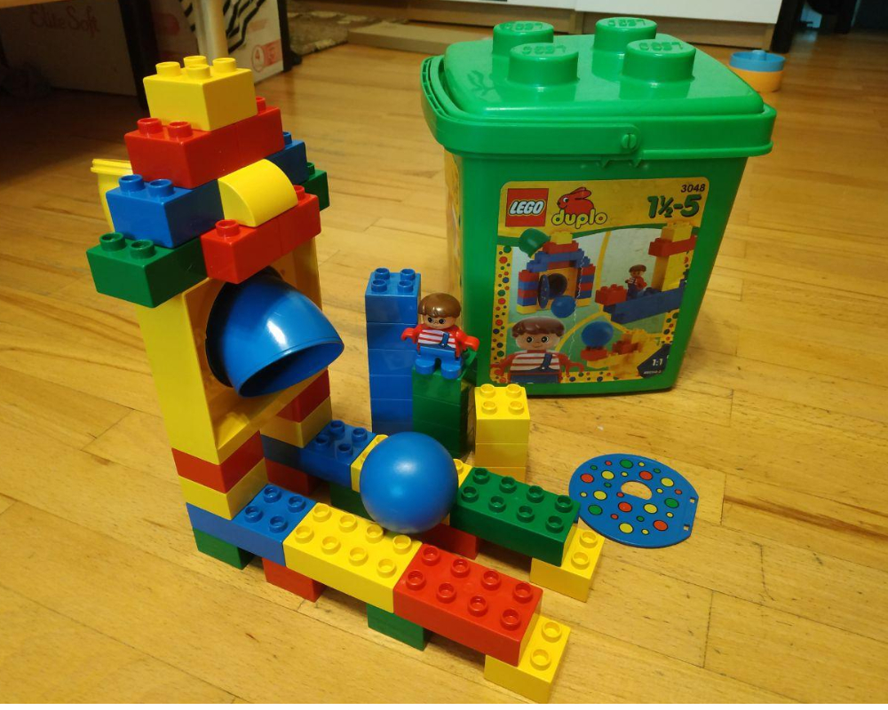 Medium Idea Bucket LEGO Basic Set set (#3048-1, 2000)