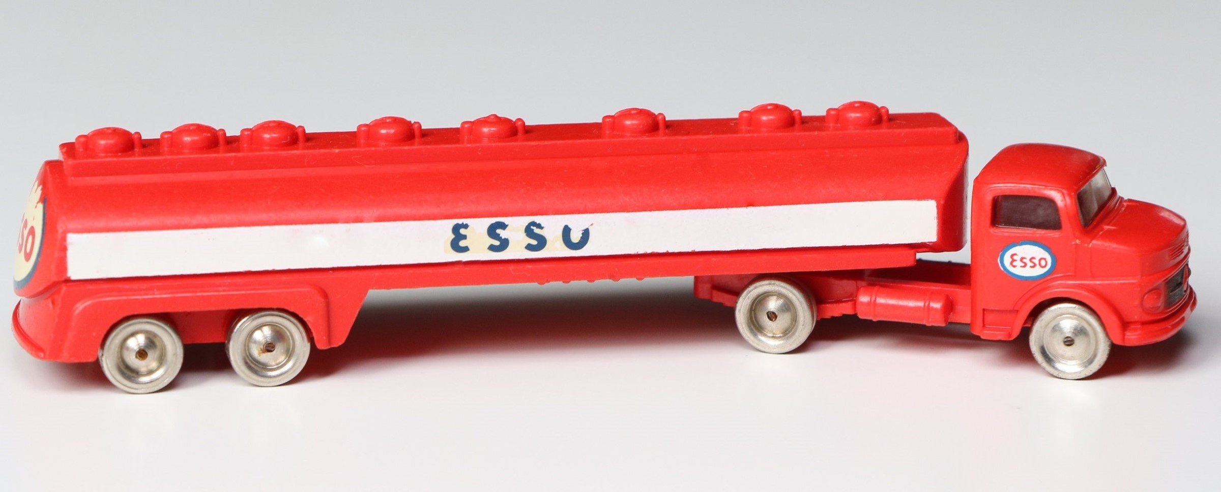 1:87 Mercedes Esso Tanker LEGO set (#650-2, 1964)