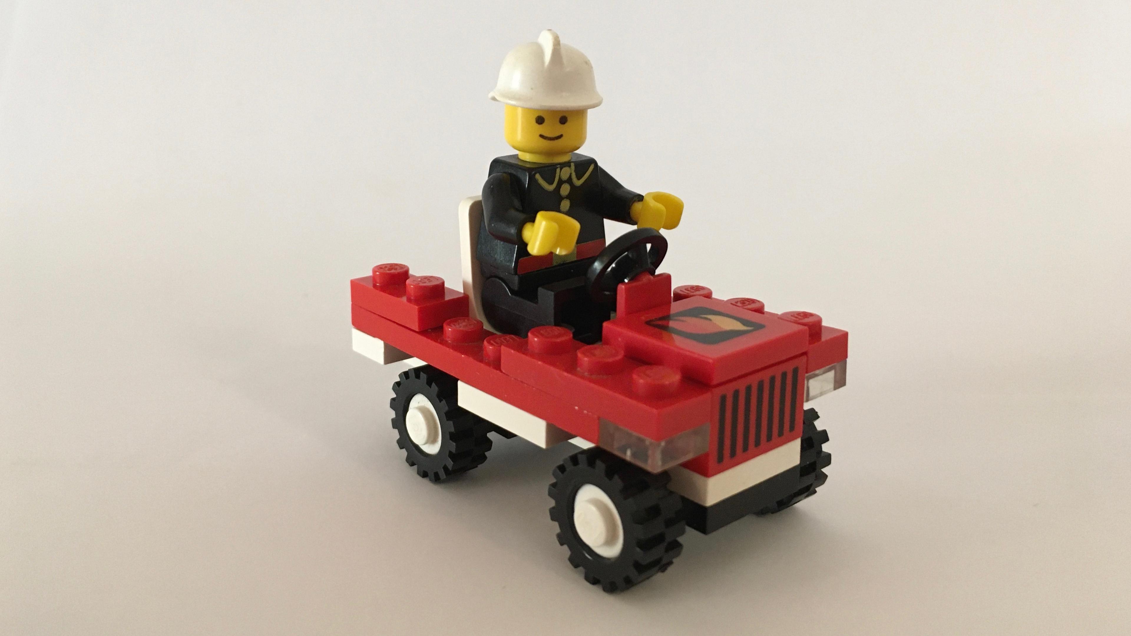 Fire Chief's Car LEGO Classic Town set (#6612-1, 1986)