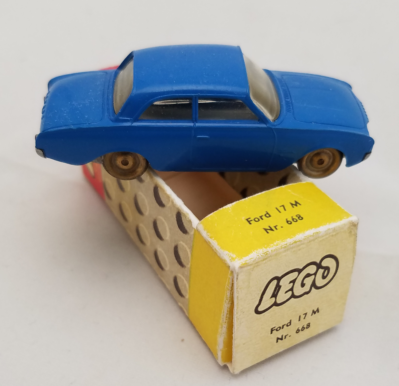 1:87 Ford Taunus 17M LEGO set (#668-1, 1964)