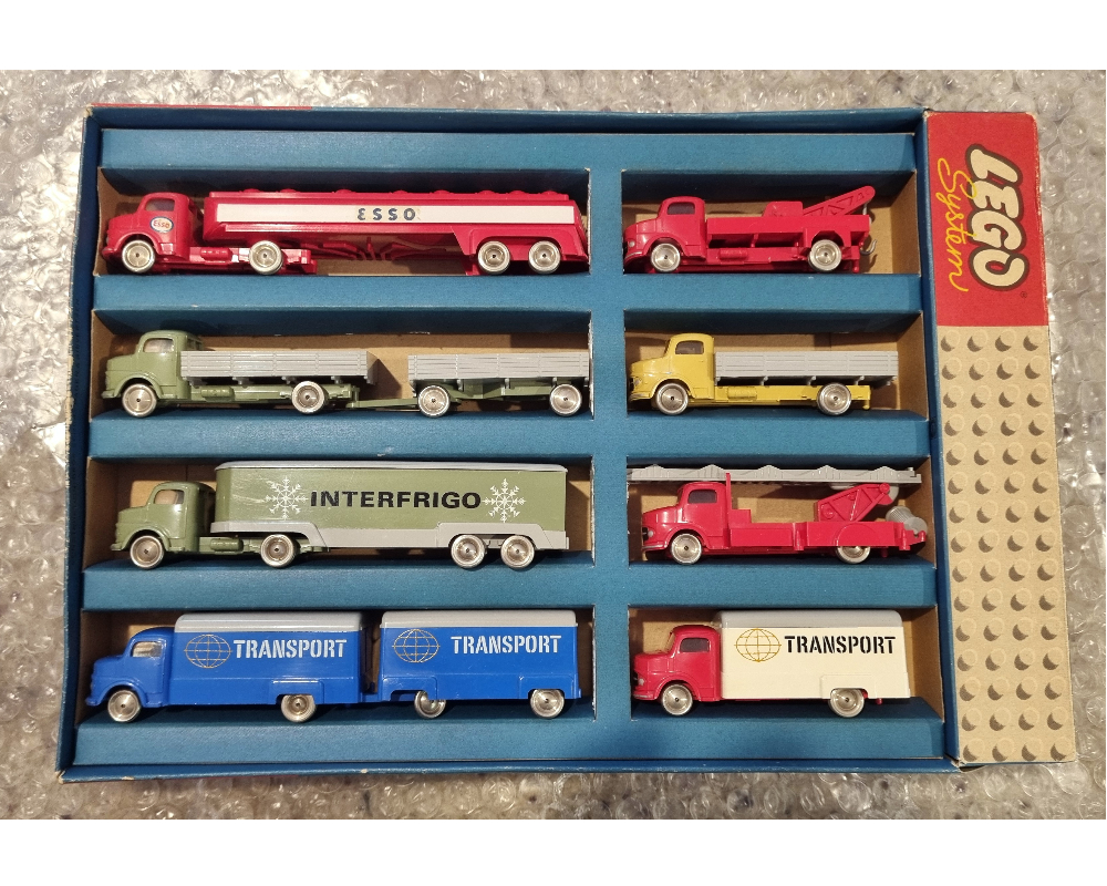 1:87 8 Trucks LEGO set (#699-2, 1965)